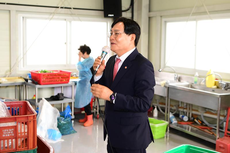 새마을지회_사랑의_여름김치_나누기_행사_(9).jpg 이미지