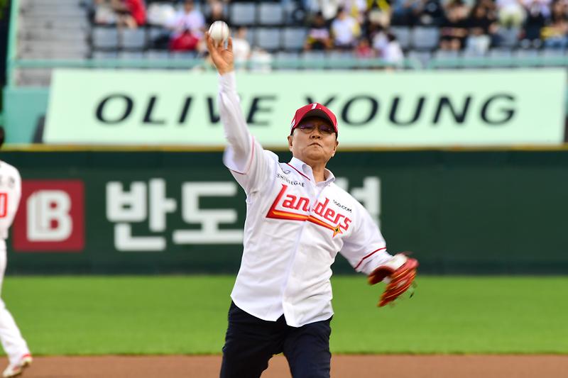 ssg_업무협약식_및_시구_(18).jpg 이미지