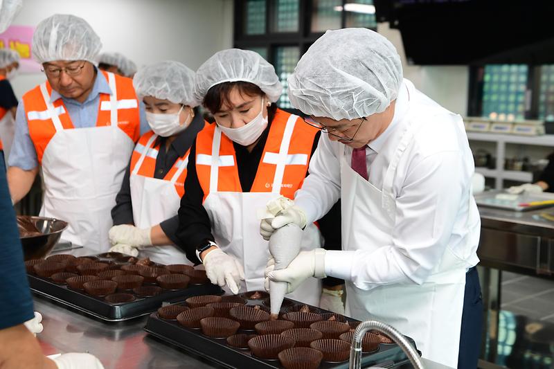 원더플복지봉사단_가을愛_빵나눔행사_(16).jpg 이미지