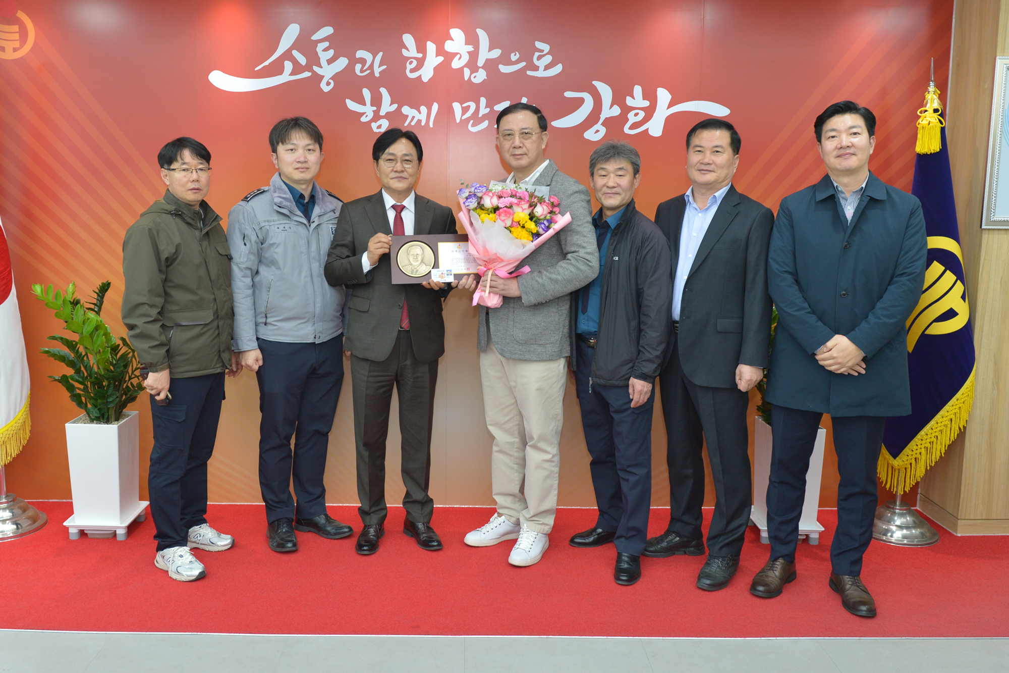  명예군민증_수여식_(2).jpg 이미지