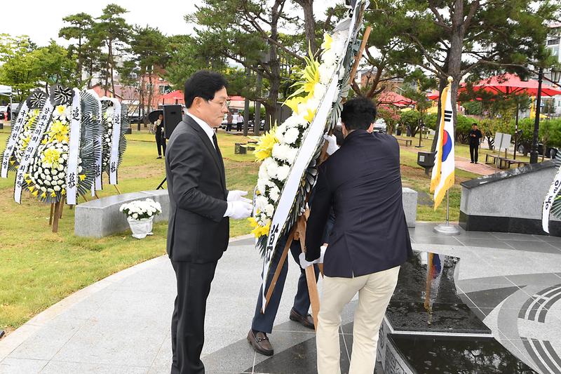 독립운동기념비_제막식_및_참배_(13).jpg 이미지