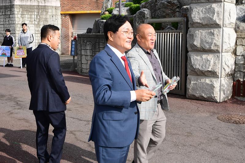 강화고등학교 등굣길 안전캠페인 사진