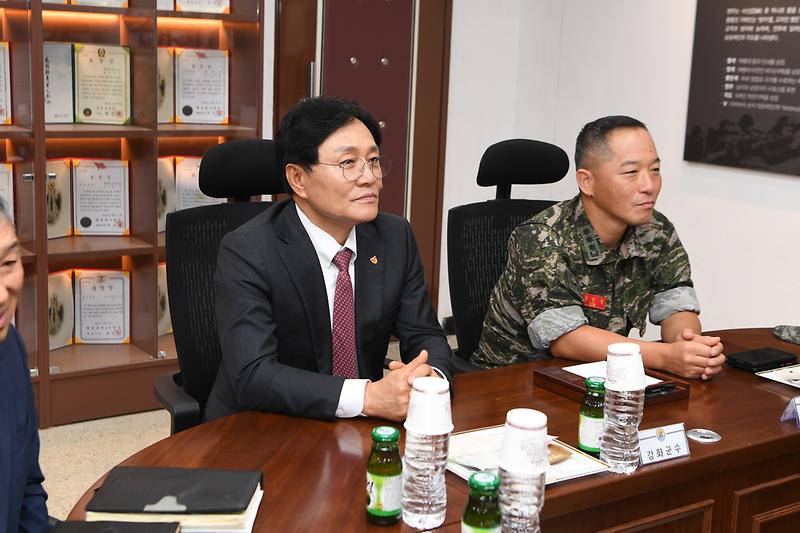 강화군_및_농림축수산업_발전_정책협의회_군부대_위문_(15).jpg 이미지