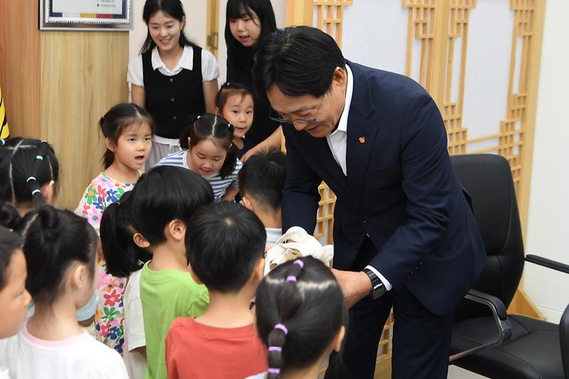 강화군청_어린이집_이웃사랑_성금_기탁식_(4).jpg 이미지