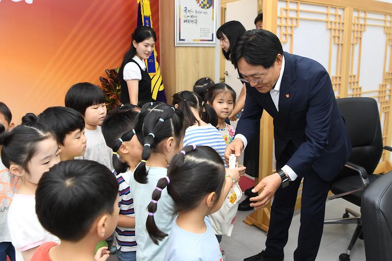 강화군청_어린이집_이웃사랑_성금_기탁식_(5).jpg 이미지