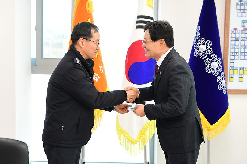 강화소방서_설_맞이_위문_(5).jpg 이미지