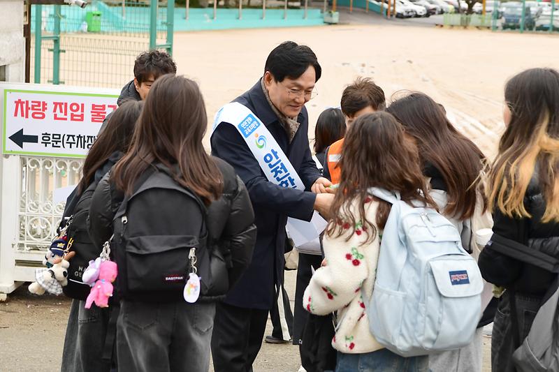 갑룡초교_교통안전_캠페인_(11).jpg 이미지