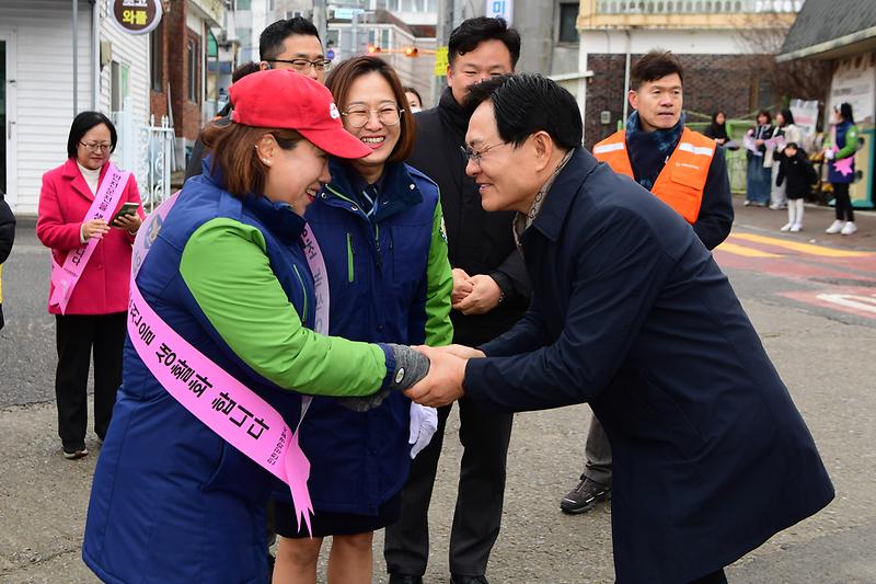 갑룡초교_교통안전_캠페인_(3).jpg 이미지