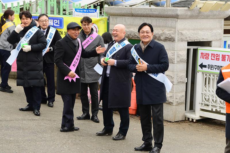 갑룡초교_교통안전_캠페인_(4).jpg 이미지