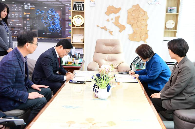 고독사_예방을_위한_안부살핌_우편서비스_업무협약식_(3).jpg 이미지