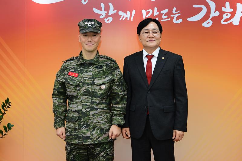 해병대_5여단장_강화군청_방문_(1).jpg 이미지