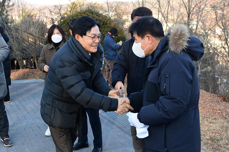 현충탑_참배_(1).jpg 이미지