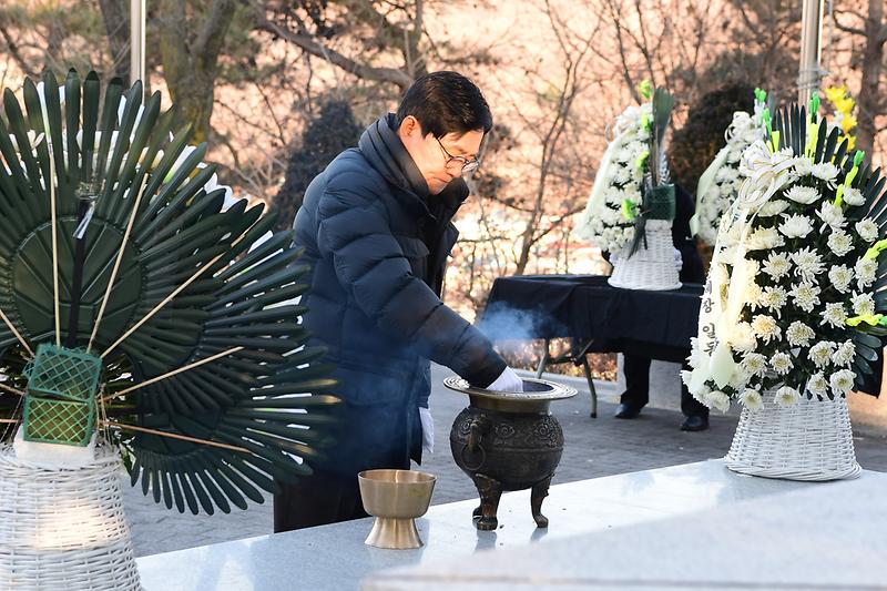 현충탑_참배_(5).jpg 이미지