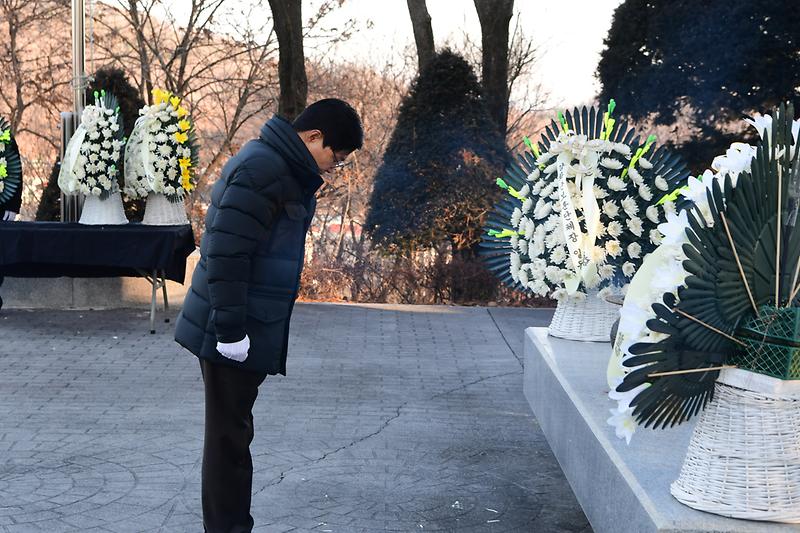 현충탑_참배_(6).jpg 이미지