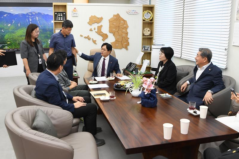 인천시의회_환경교통위원회_강화군청_방문_(2).jpg 이미지
