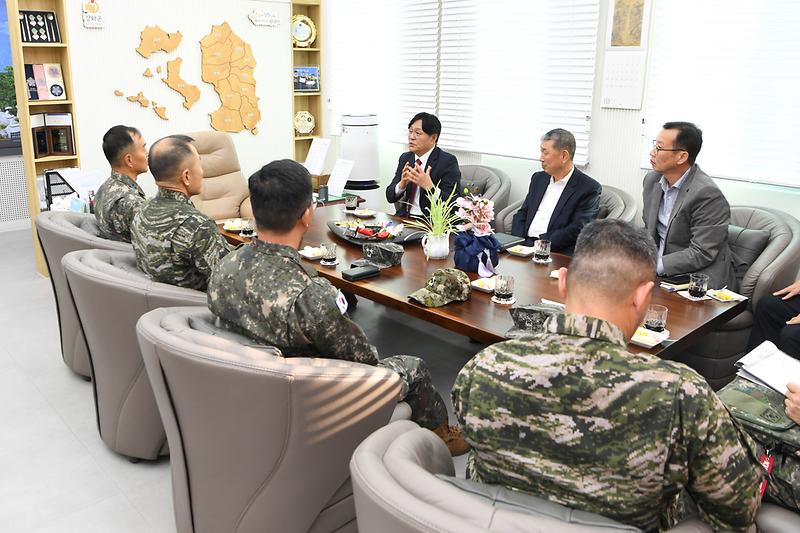 수도군단장_강화군청_방문_(12).jpg 이미지
