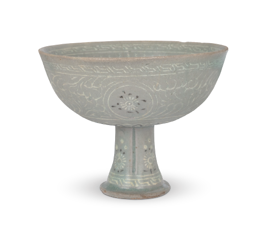 023청자상감국화운학문고족배.png 이미지