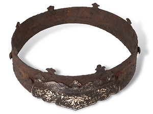 철제은입사투구 사진