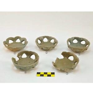 청자투각화형접시 사진