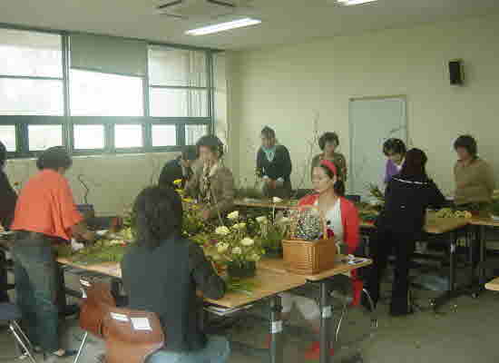 Kang-hoa-yeo-seang-bok-ji-hoe-koan_Ggok-ggok-i-ban