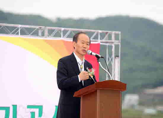 Kang-hoa-yeok-sa-bak-mool-koan_Ki-kong-sik_(5)