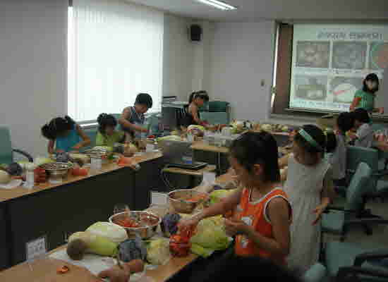 Nong-eab-koa-hak-kyo-sil_Oon-yeong