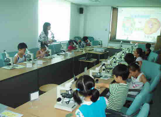 Nong-eab-koa-hak-kyo-sil_Oon-yeong1