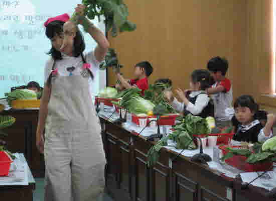 Yeo-lum-bang-hak_Ea-lin-i_Nong-eab-koa-hak-kyo-sil_Oon-yeong