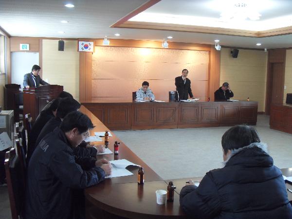 0119_나장기면장이_적십자회비_모금회의를_주관하고있다