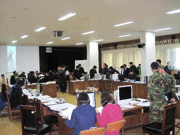 0411_구제역상황실_대책회의장면_(3)