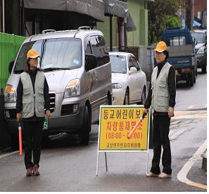 0428_길상면주민자치위_교통봉사장면