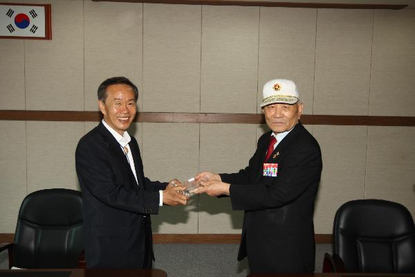 0622_무궁수훈자회_감사패전달