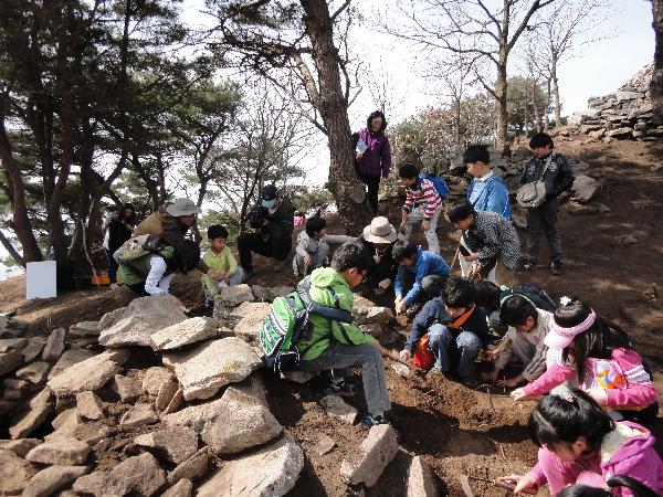 0407_강화덕산봉수유적_발굴조사_및_현장공개