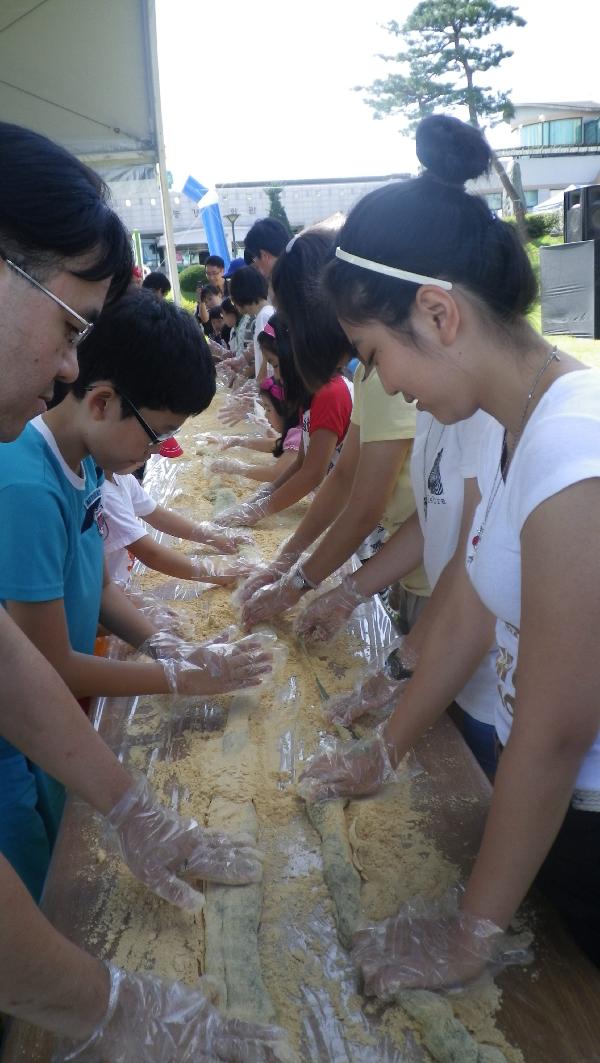 0520_다함께쑥인절미_길게_만들기