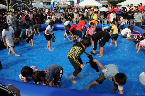 0930_새우젓축제(장어잡기)