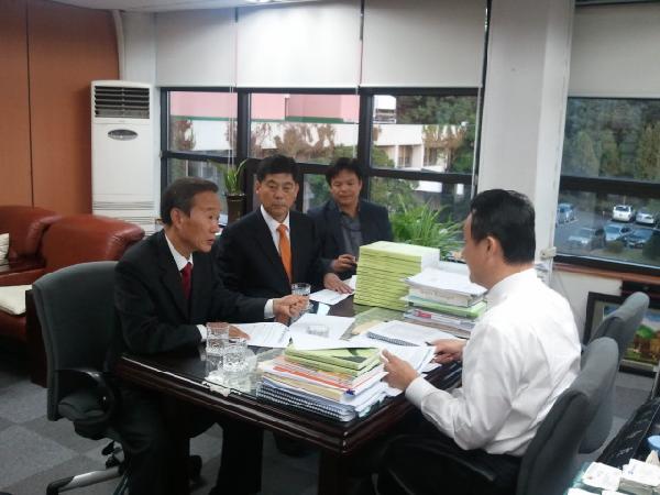 1129_강화_온수-찬우물_도로건설_설명하는_안덕수_강화군수