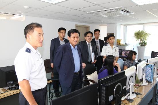 크기변환_0906__유천호군수_CCTV상황실_방문2