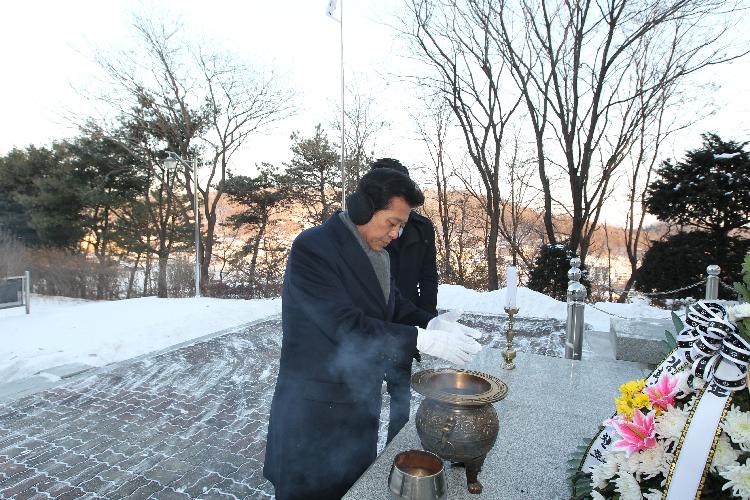 0104_현충탑_참배2