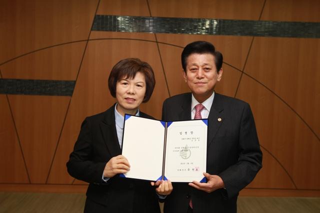 0206_강화군시설관리공단_이사장_임명장_수여2