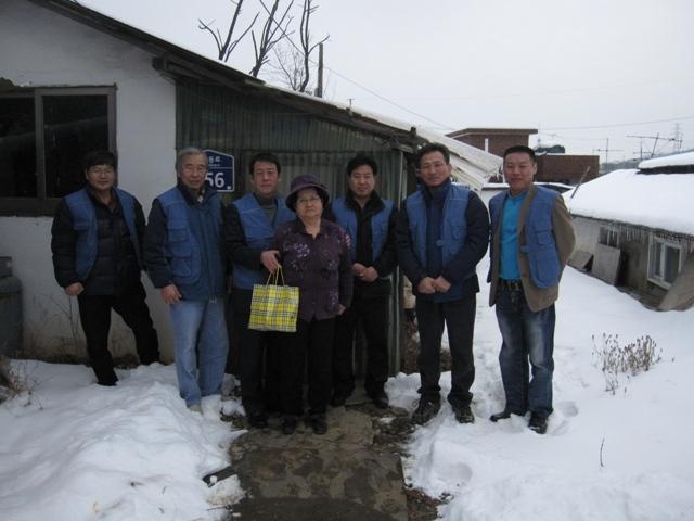 0207_불은면주민자치위원회가_독거노인_방문_격려