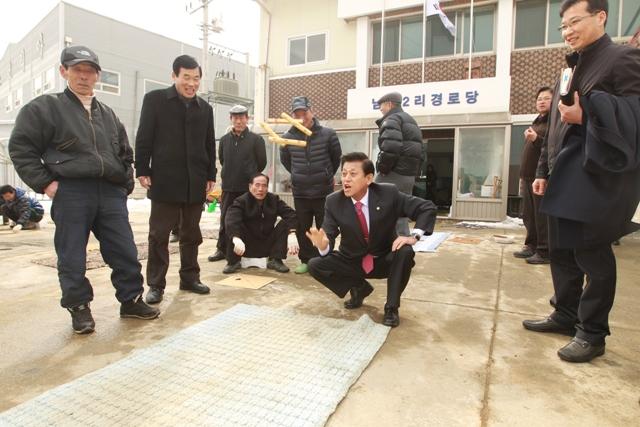 0223_유천호_군수_윷놀이행사_참여1