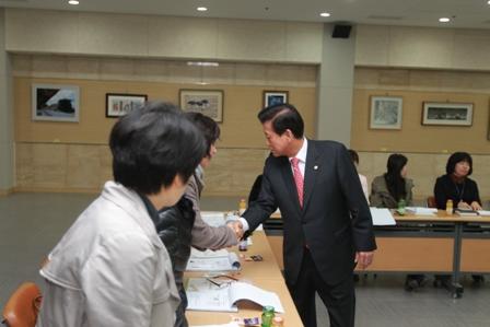 0325_유천호_군수가_사회복지_담당자_간담회에_참석1