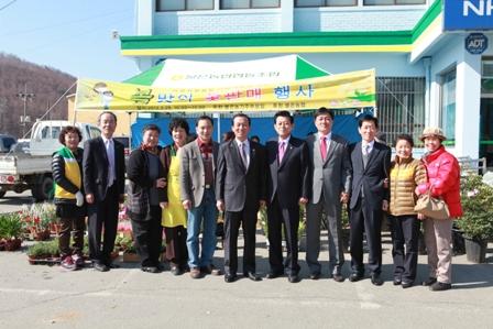 0401_불은면_농가주부모임_이웃돕기_꽃판매_행사