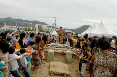 0412_고인돌_축조재현_모습1