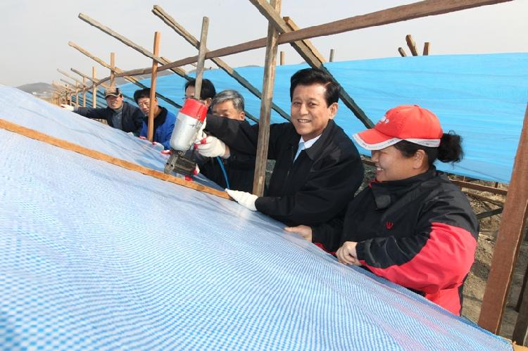 0416_유천호_군수_인삼_재배현장_방문