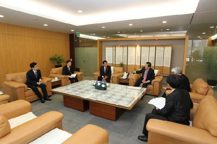 0419_유천호_군수_농협중앙회장과_간담회_가져1