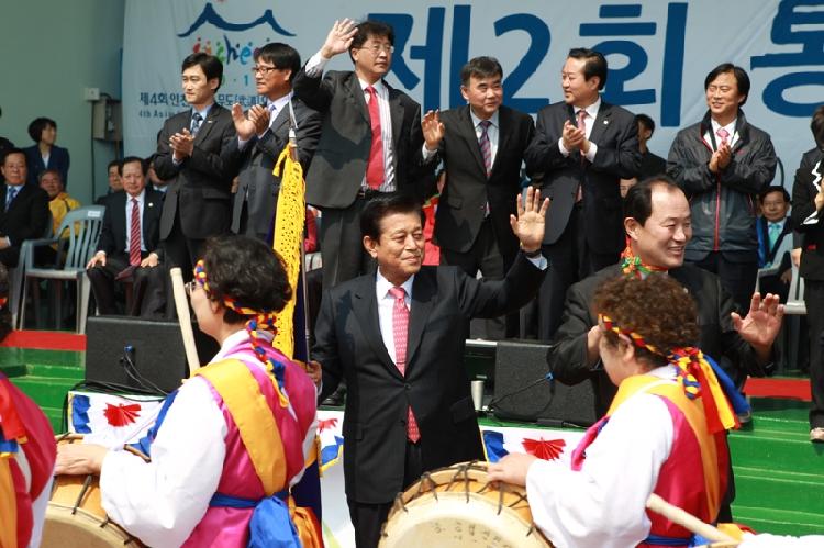 0502_유천호군수가_한마음대회에_참석해_격려하고_있다