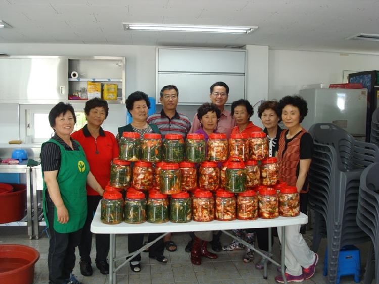 0702_송해면_새마을남여지도자_사랑의_김치_전달