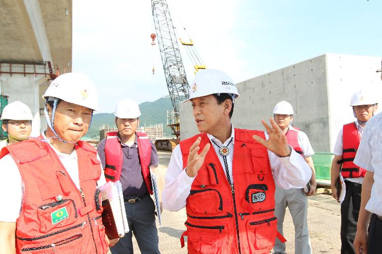 0717_유천호_군수_교동연육교_건설현장_방문