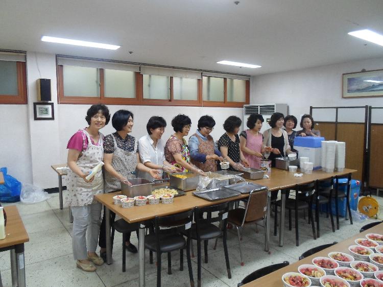 0726_팥빙수를_만들고_있는_모습